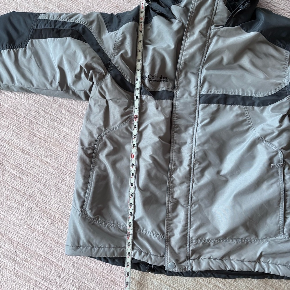 Columbia Men's Two-Tone Thick Winter Jacket - Picture 9 of 9